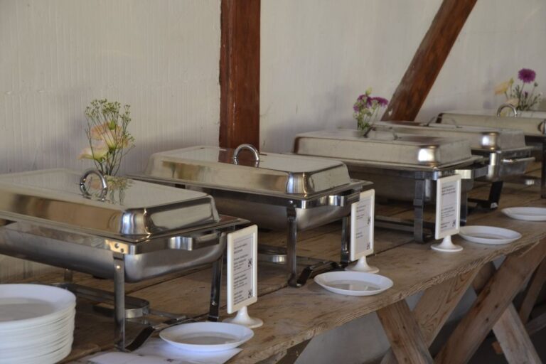 Vegán, növényi alapú esküvői ételek készítése, tálalása